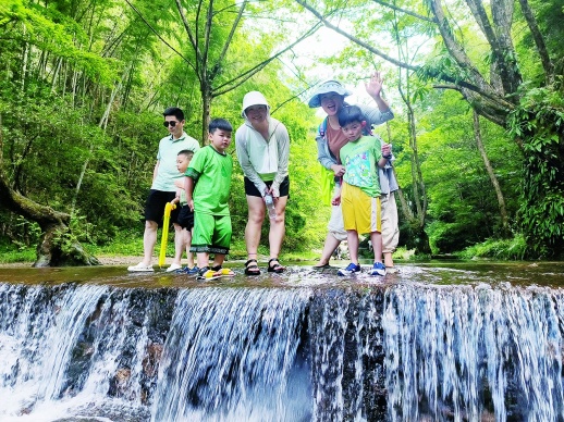 带娃避暑最“热”，反季滑雪最“火”