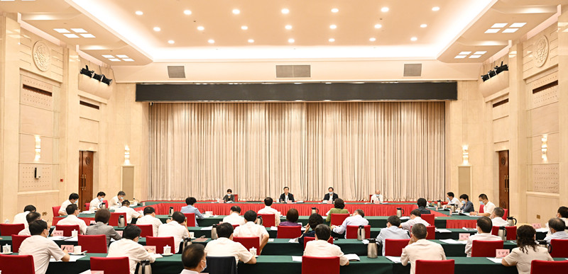 张庆伟：高举旗帜紧跟核心坚定信心砥砺奋进 在新时代新征程上展现新作为新气象
