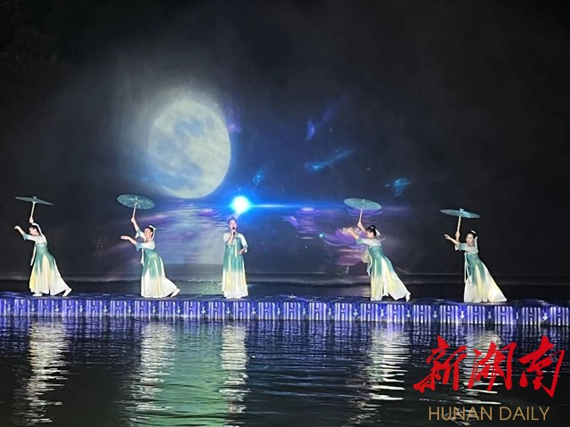 通道:獨巖民俗風情園“水幕秀”上演 精彩不容錯過