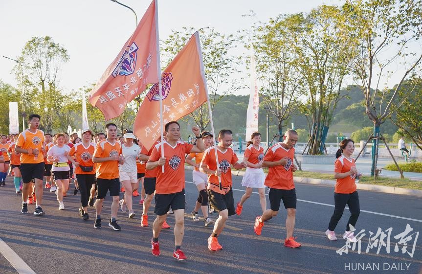 益阳千人创文欢乐跑，助力创建全国文明城市