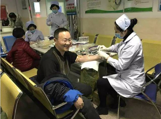 白衣之下热血奔涌，只为生命的续航——湘潭市中心医院无偿献血工作侧记