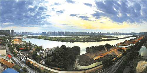 建设中的永州中心城区一江两岸。 郭磊 摄 建设中的永州中心城区一江两岸。 郭磊 摄