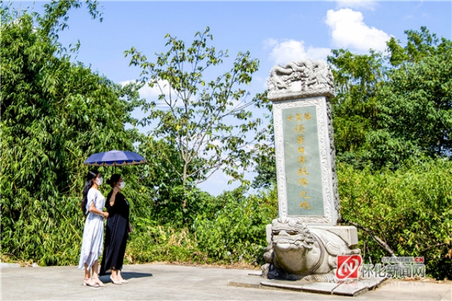 芷江七里桥“侵华日军投降地”纪念碑(付湘云 摄) 芷江七里桥“侵华日军投降地”纪念碑(付湘云 摄)