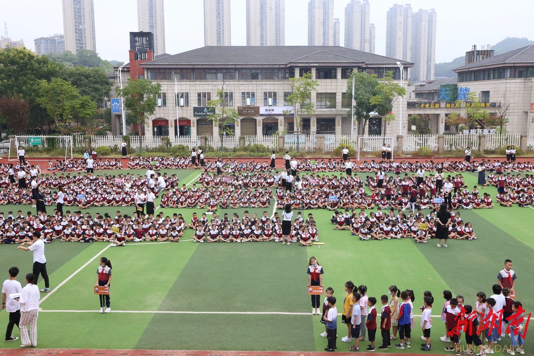 喜迎二十大,红领巾飘扬——博才金鹰小学2022年秋季开学典礼暨开学