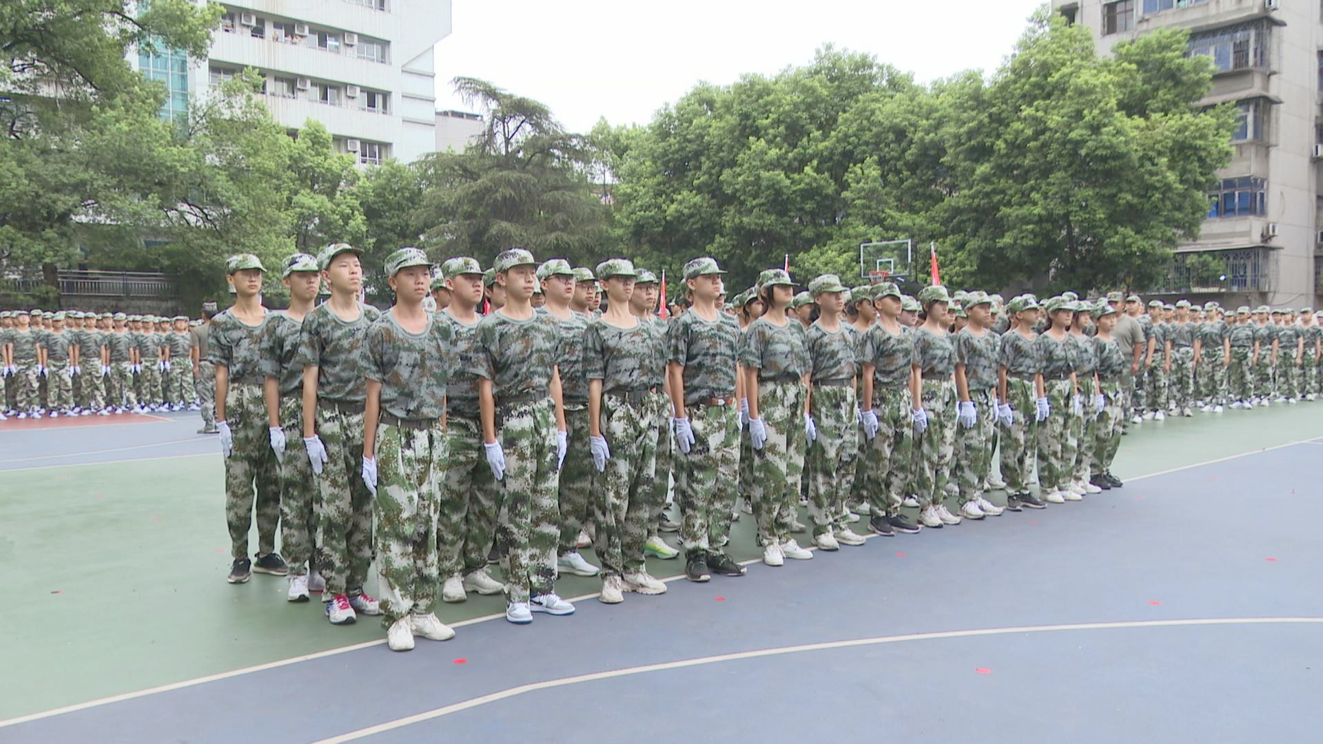 冷水江市一中開展軍訓會操表演 雄姿英發(fā) 彰顯青春活力