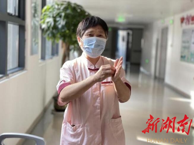 日行两万步的“医院美容师”