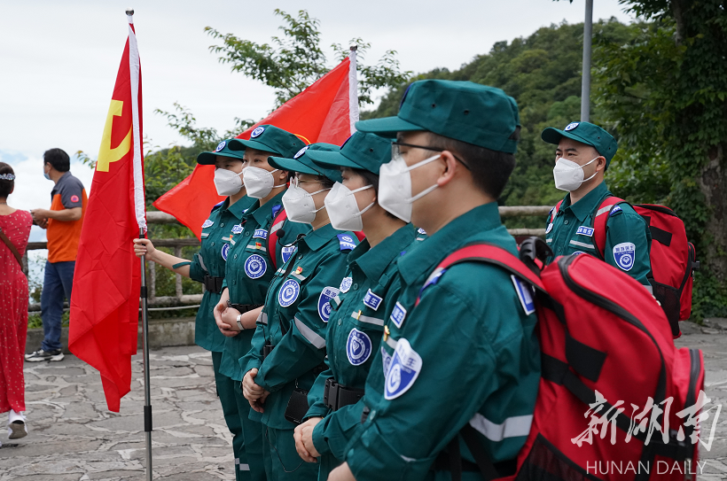 张家界征集招募“旅游医生”志愿者服务旅发会“爆屏出圈”