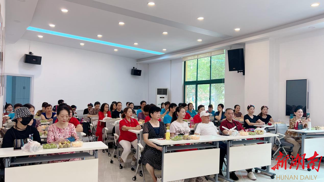 茶话会活动现场图片 茶话会活动现场图片