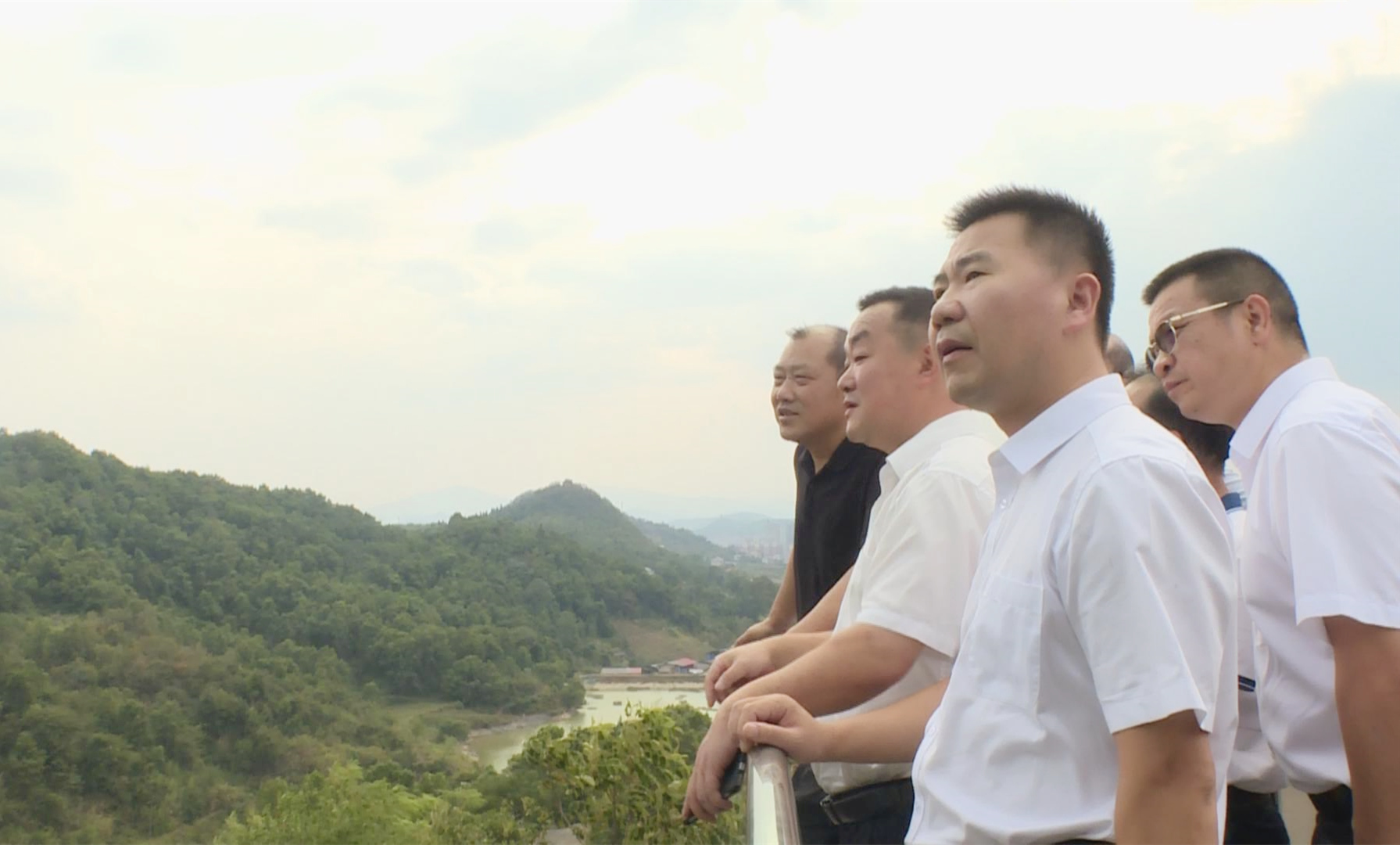 省長江辦來冷水江調(diào)研長江經(jīng)濟帶生態(tài)環(huán)境突出問題整改工作