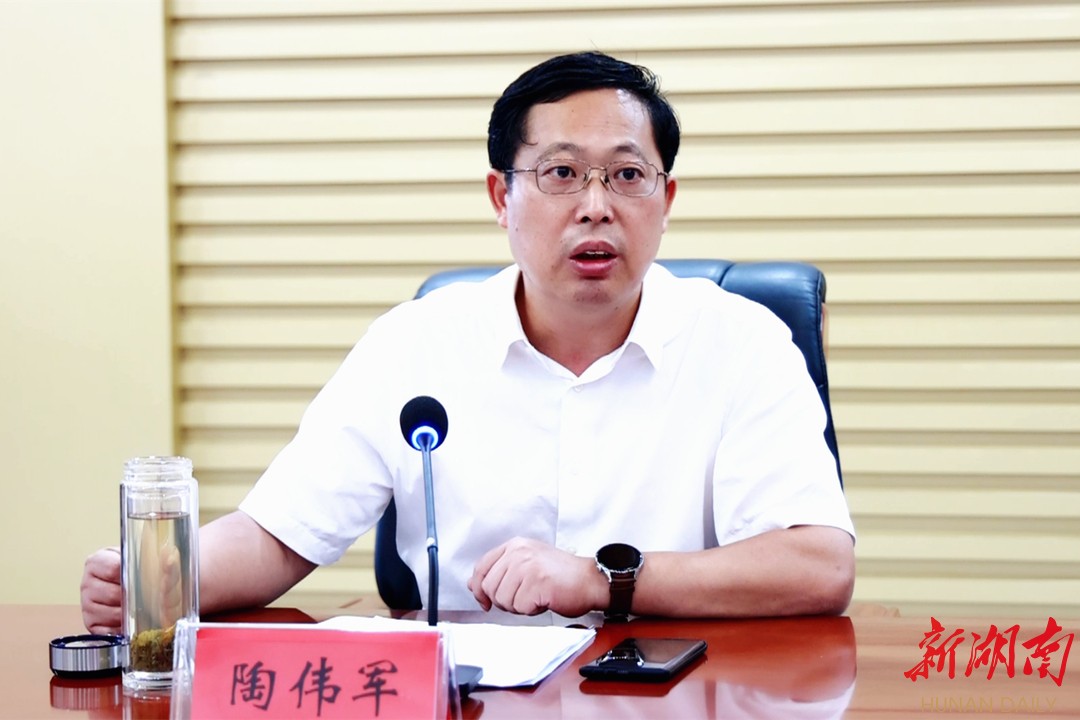 副县长张兴隆,易斌参加.