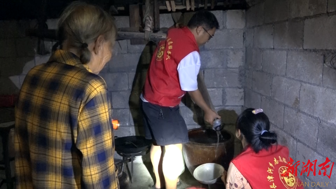 保靖县长潭河乡:连夜为缺水村民送水 - 市州精选 - 湖南在线 - 华声在线