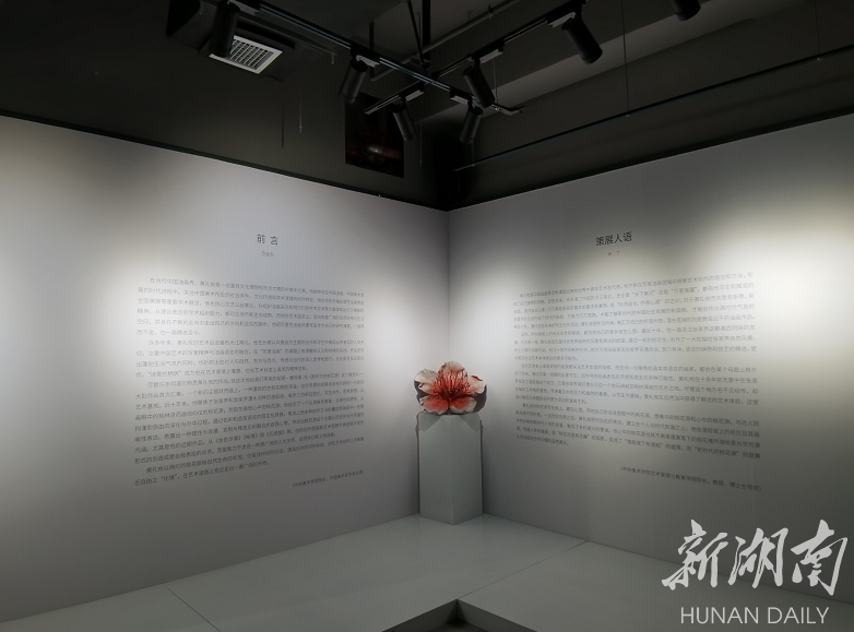 “新时代桃花源--张家界渡船坡·黄礼攸油画展”在大庸古城举行
