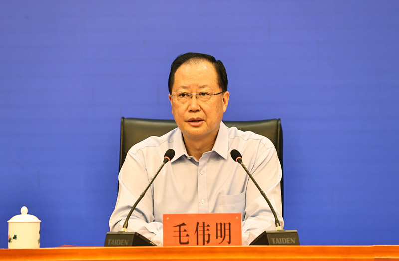 毛伟明：以忠诚党性担当 全力以赴确保社会大局安全稳定