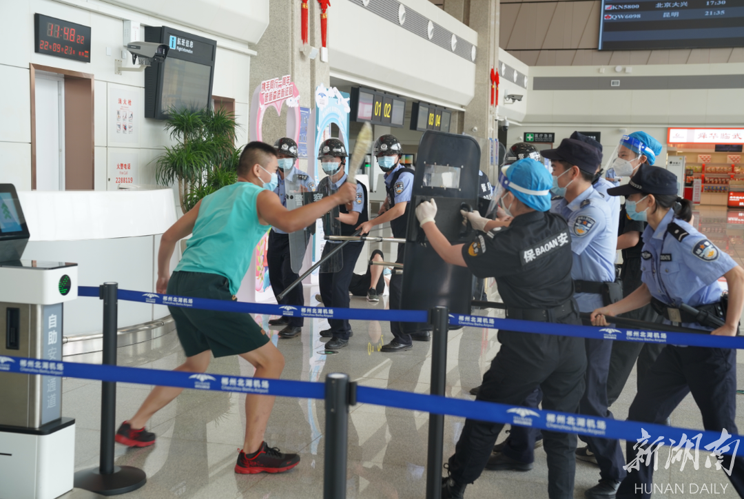 郴州北湖机场举行2022年反恐治暴应急演练