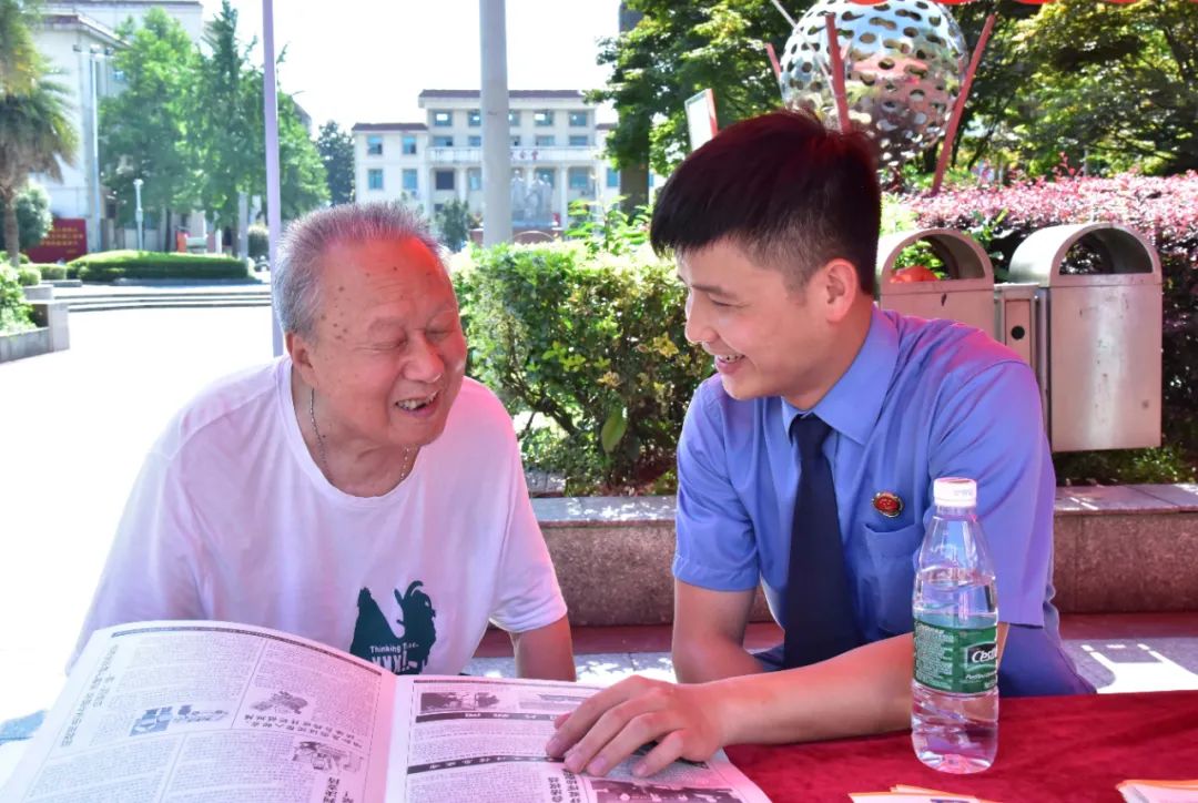 双峰县检察院检察官耐心释法说理