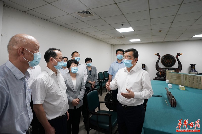 张庆伟在长沙简牍博物馆调研:让更多文物和文化遗产活起来 推动我省文博事业高质量发展 - 要闻 - 湖南在线 - 华声在线