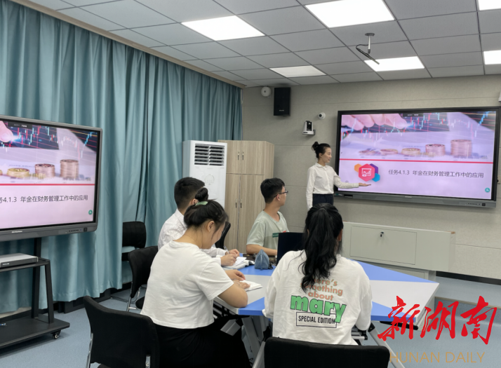 株洲青年教师余奕：躬耕乐教 三尺讲台育桃李