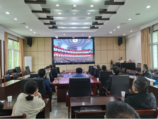 湘西州人社局组织干部职工收看中国共产党第二十次全国代表大会开幕会