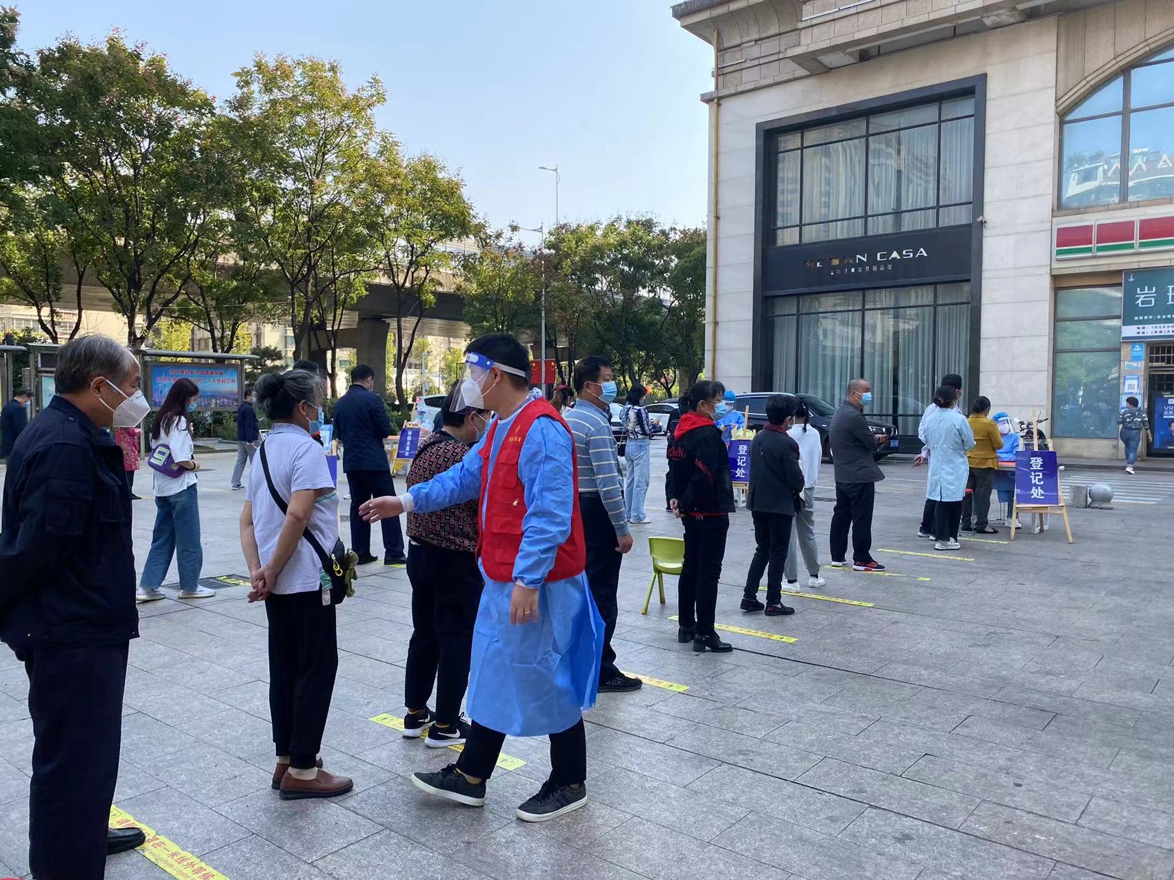 长沙东郡社区：助力核酸检测，彰显党员担当