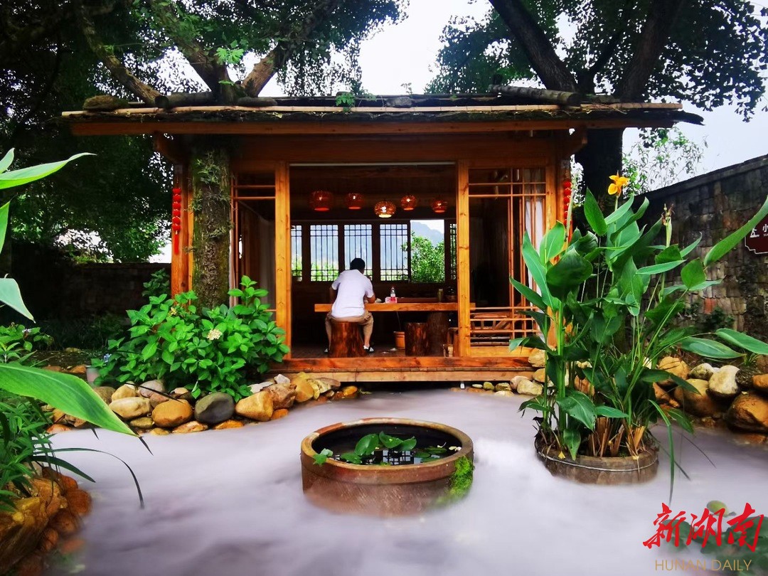 在坚守中毅行｜疫情复杂反复，看新宁这位村支书如何“逆势而上”，做强乡村民宿，树起崀山民宿标杆