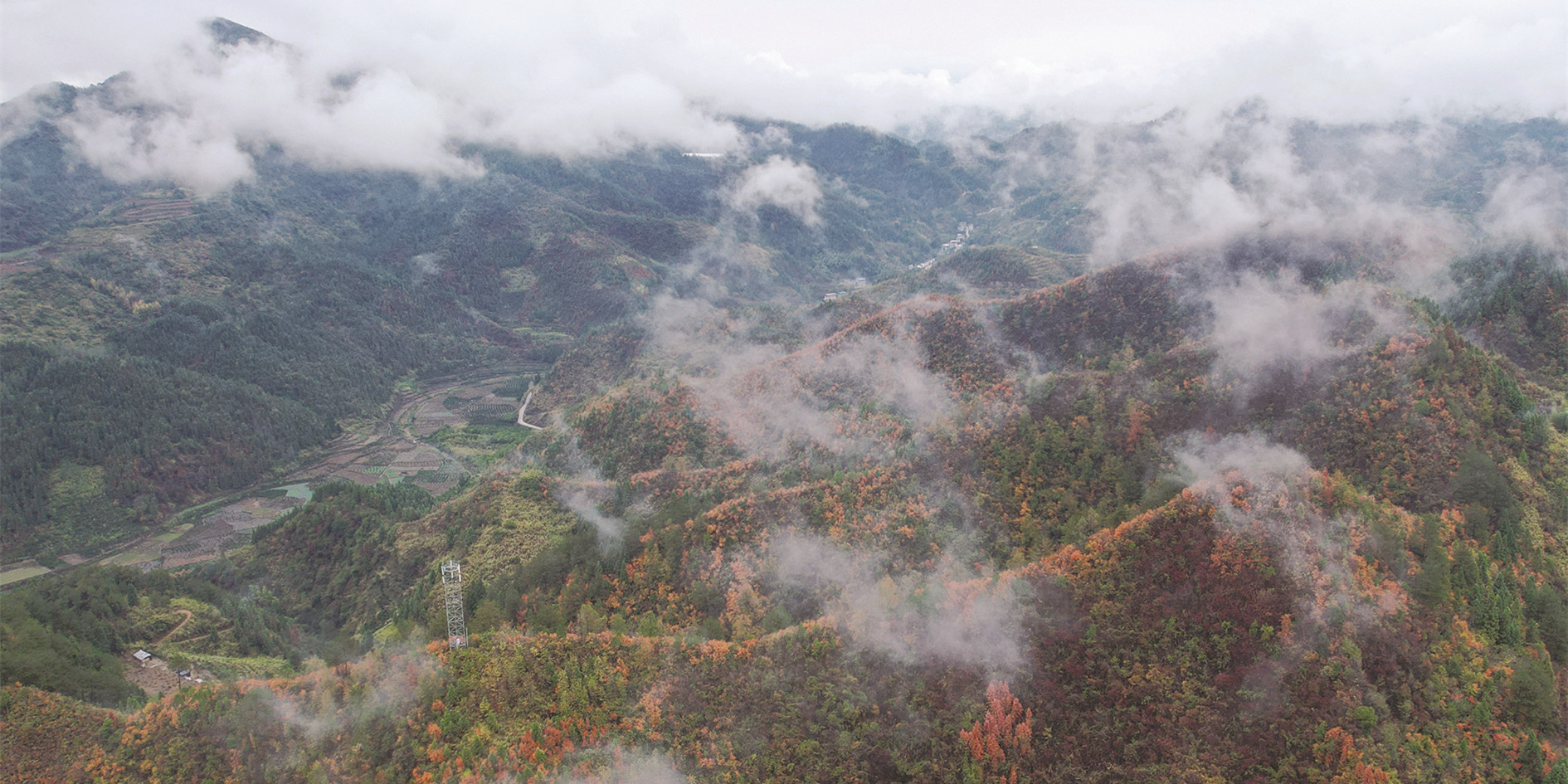 雨后山乡 云雾缥缈