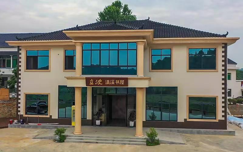 益阳高新区清溪村已建成立波清溪书屋等10家清溪书屋,助力打造“中国文学之乡”,提升乡风文明。熊晖 摄 益阳高新区清溪村已建成立波清溪书屋等10家清溪书屋,助力打造“中国文学之乡”,提升乡风文明。熊晖 摄