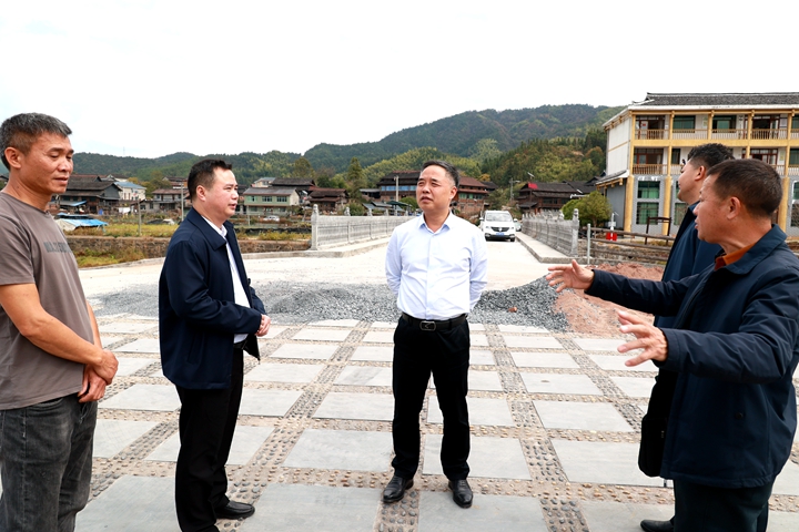 毛运鸿调研指导应急抗旱、冬季种植、森林防火等工作