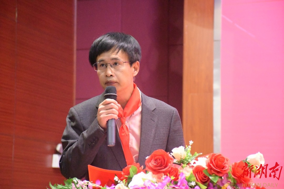 雷云飞表示,湖南湘江新区教育局将以此次活动为契机,坚持"以体育人"