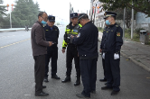 交警云溪大队与区城管局联合开展停车秩序专项整治行动
