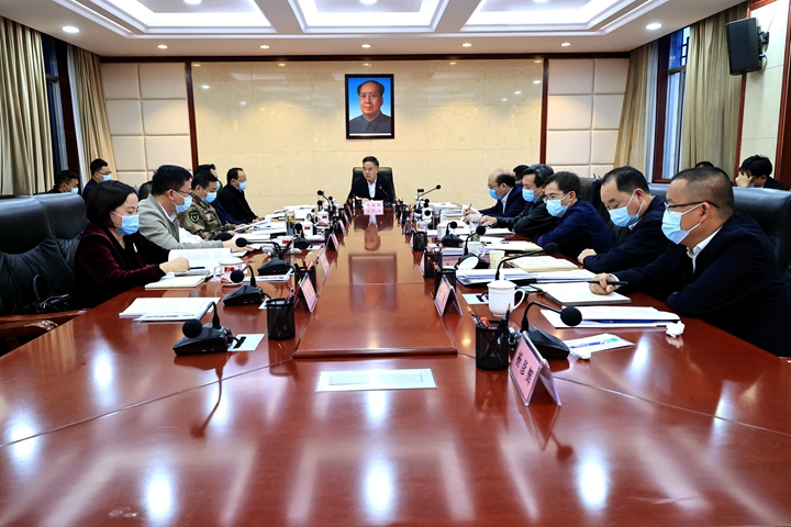 县委常委会召开会议 毛运鸿主持