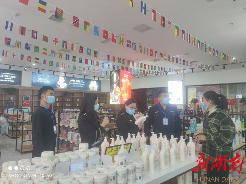 岳阳县市场监督管理局对县城医疗机构、美容机构开展专项检查行动