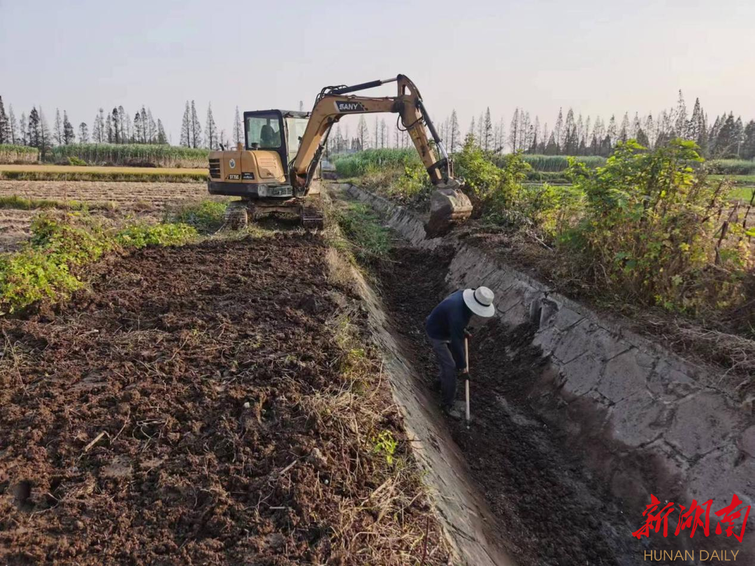 万庾镇：清沟去淤 提升水生态环境 助力农业生产