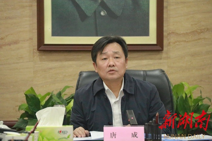 鹤城区委常委会召开2022年第32次会议 唐成主持
