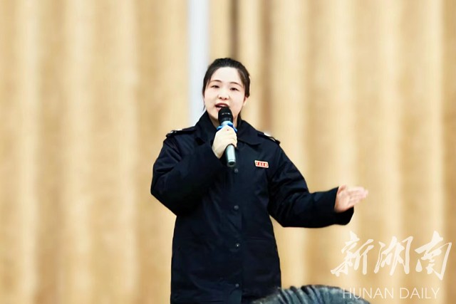 张家界市政务服务中心组织开展“宣传党的二十大 清廉服务 文明有礼”演讲比赛活动