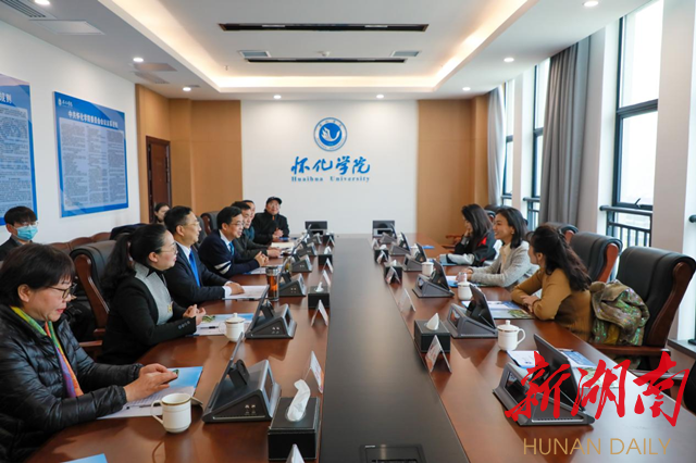 座谈会现场 座谈会现场