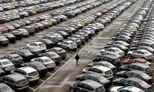 中汽协：11月份汽车销量232.8万辆 同比下降7.9%