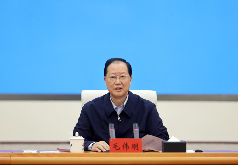 毛伟明：坚定不移落实“两个毫不动摇” 使“青山”常在“靠山”更稳