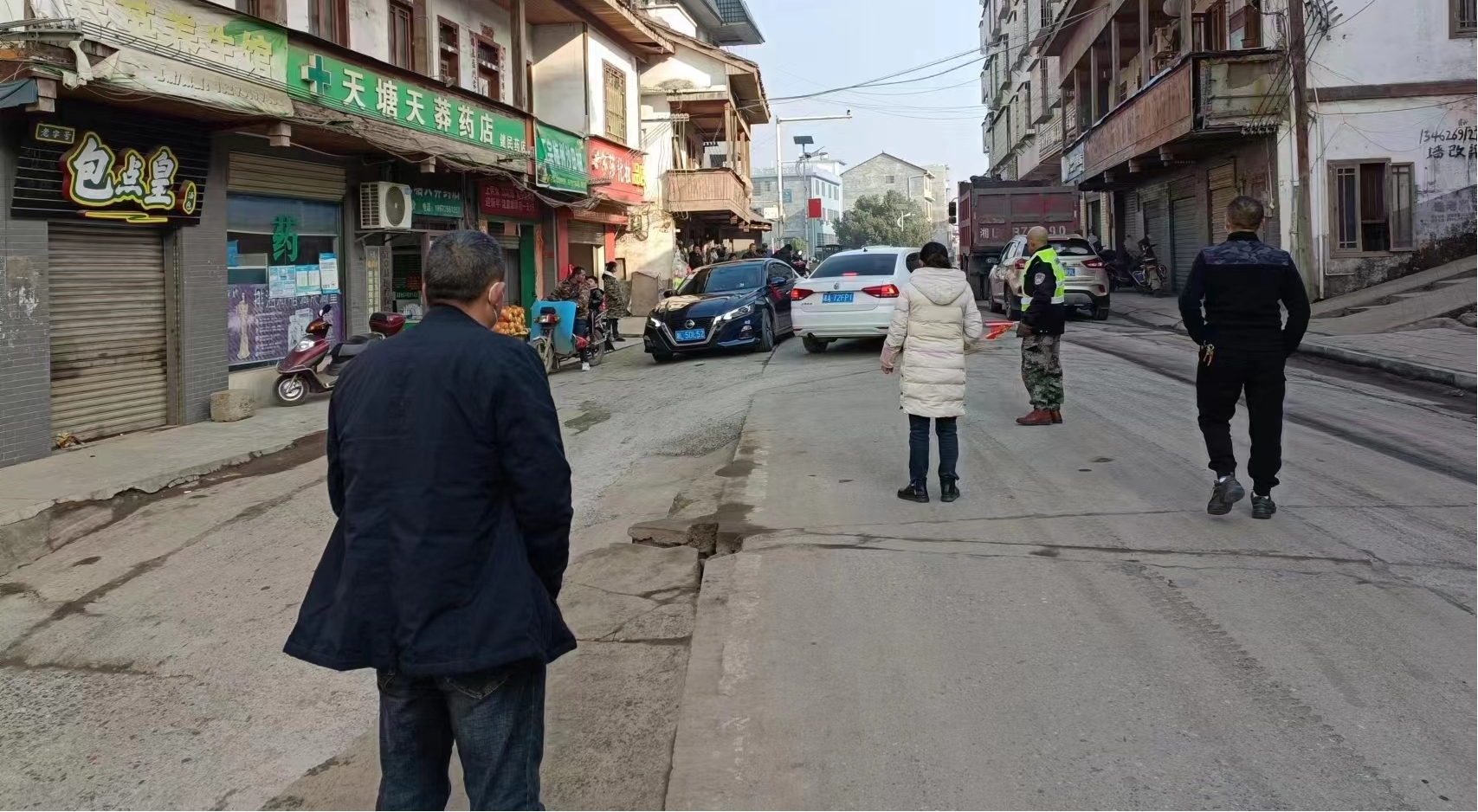 宜章县天塘镇开展交通安全宣传劝导 筑牢道路交通安全防线 - 乡村动态