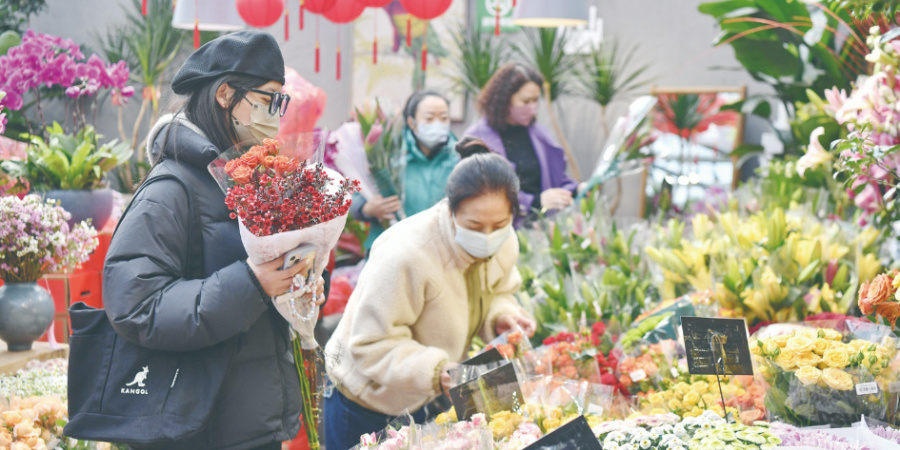 鲜花俏 年味浓