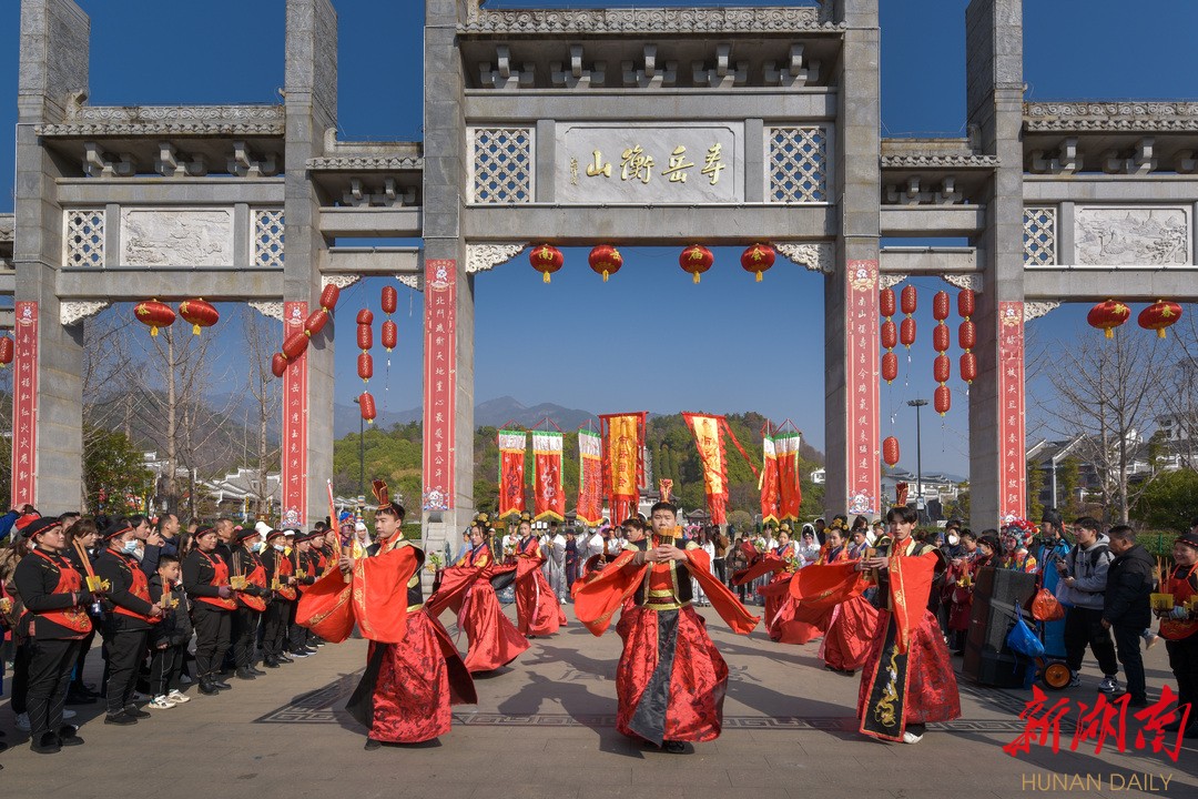 南岳非遗排街展演。赵智 摄