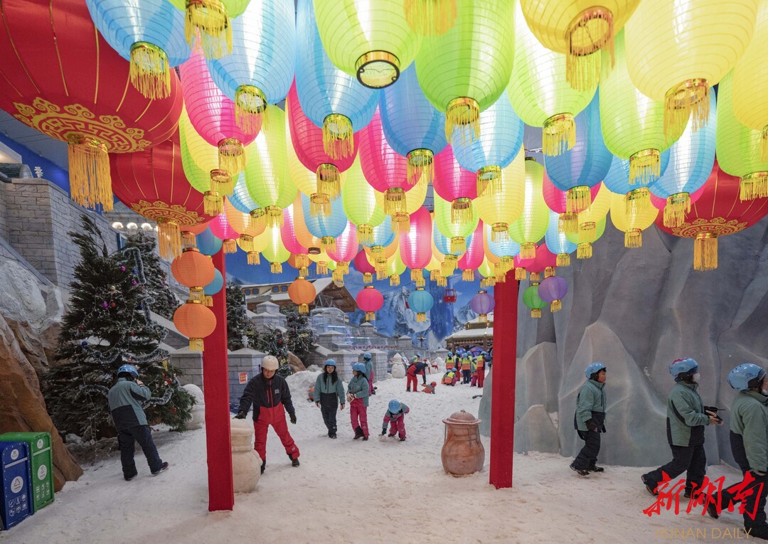 超万人打卡湘江欢乐城欢乐雪域-新湖南