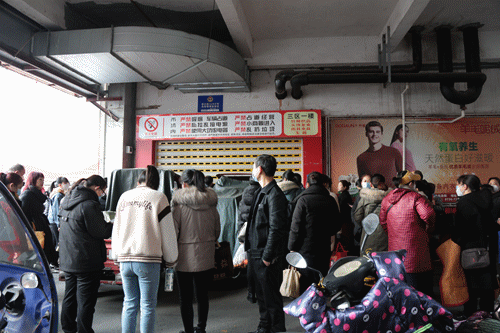 新年开新局 冲刺“开门红”⑤丨成交额达300万元!桥南市场开市首日一片繁忙景象 - 常德 - 新湖南