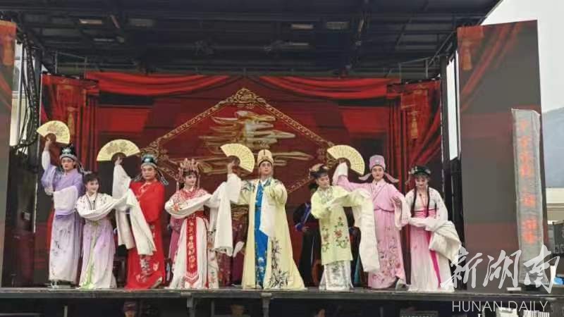 张家界市政协开展“文化助推乡村振兴” 新春送戏下乡活动