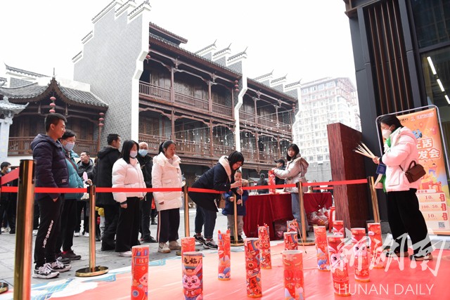 张家界：千年土家非遗风，古城“元宵”格外美