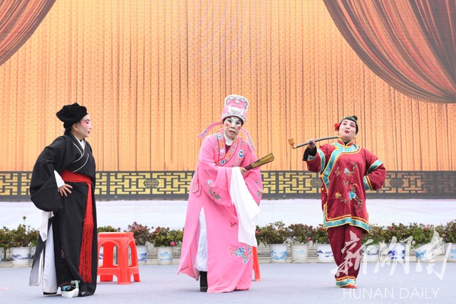 张家界：千年土家非遗风，古城“元宵”格外美