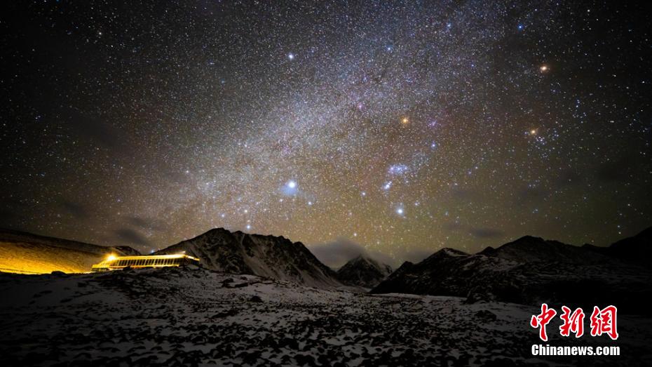 甘肃肃南巴尔斯雪山星空璀璨
