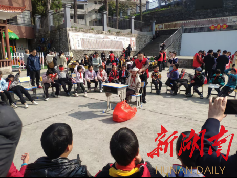 湘西州医疗保障局举办“关爱妇女儿童 助力乡村振兴”法治宣传暨健康义诊活动