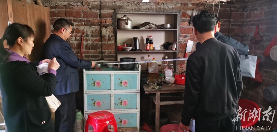 桂东县开展残疾人家庭无障碍改造