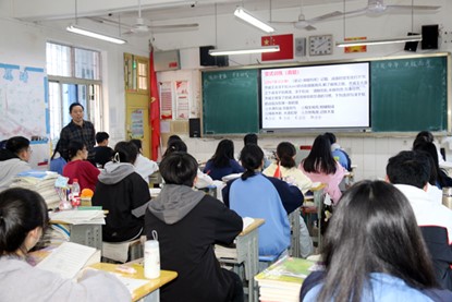 新田一中:市教科院视导 为高三复习把脉问诊