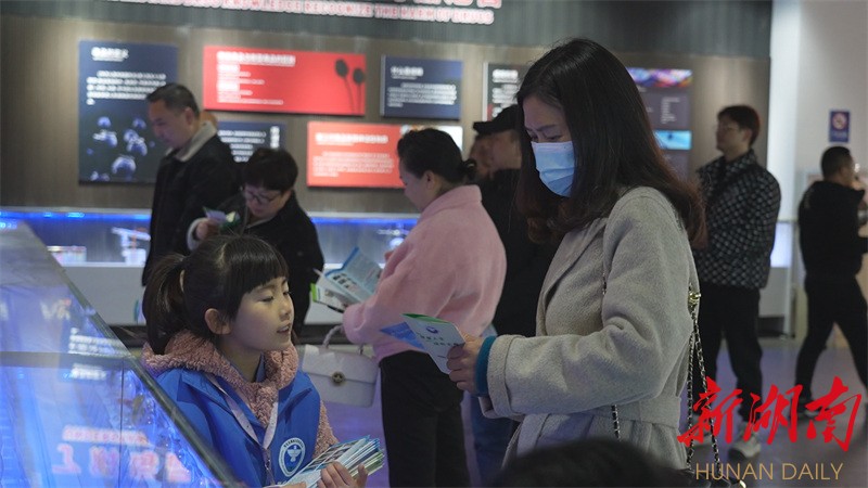 鹤城区组织干部职工参观禁毒教育基地
